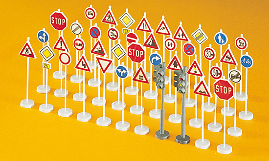 Traffic signs (40 pc kit)<br /><a href='images/pictures/Preiser/18203.jpg' target='_blank'>Full size image</a>